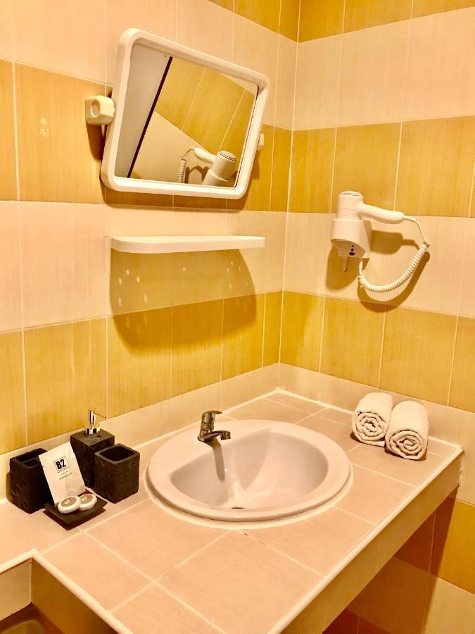 The Luka Guesthouse And Restaurant Patong Екстер'єр фото