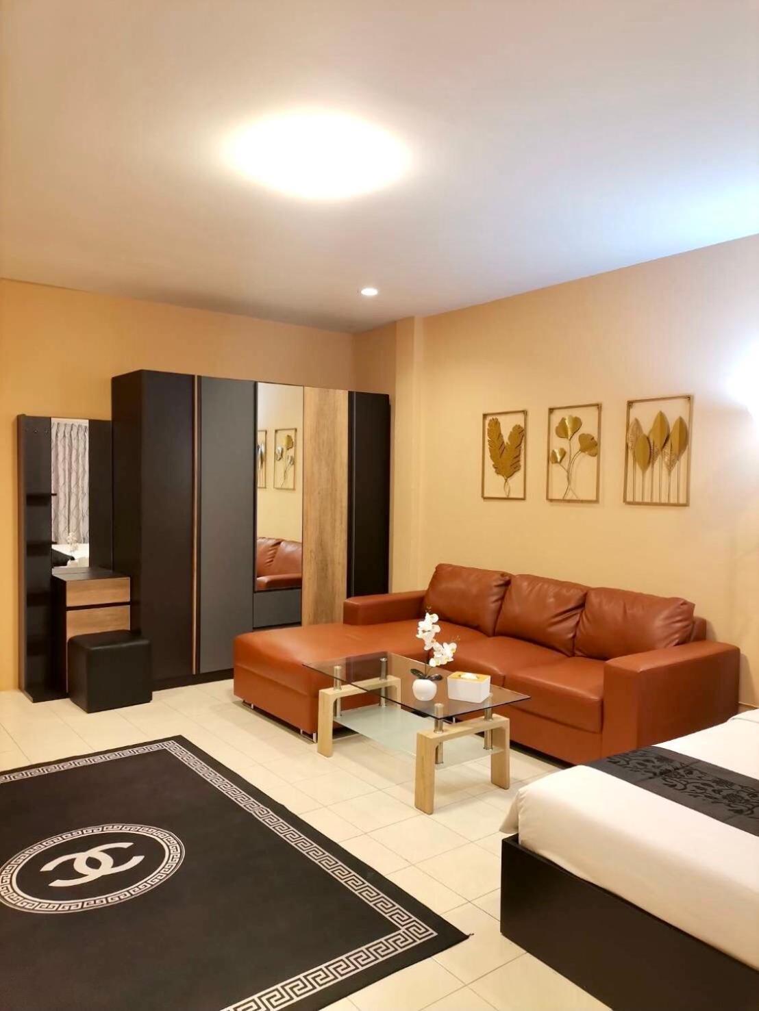 The Luka Guesthouse And Restaurant Patong Екстер'єр фото